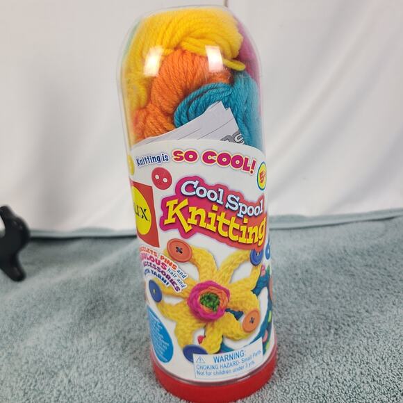 Alex Toys Craft Cool Spool Knitting Set 5 Skeins of Yarn Knitting Tool ages 5 up - Picture 1 of 7